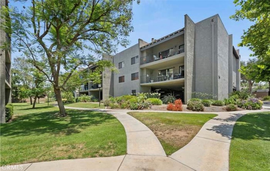 Great Condo in the FERNWOOD GATED COUMMUNITY, open bright floor plan with updated wood laminated flooring spacious living room with gas fireplace upgraded tracking lights with plantation shutters. Granite counter top and custom back splash in kitchen . Remodeled bath which features upgraded vanity granite counter top custom tile and walk-in shower. Professionally managed HOA- Amenities include Large swimming pool, spa, sauna, tennis courts fitness room indoor private storage room close to unit. Close to Historic Downtown Redlands, shopping, restaurants, schools entertainment and more!