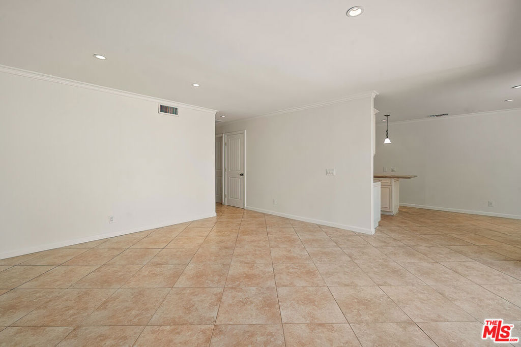 6521 Wystone Avenue 1