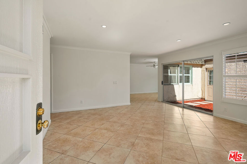 6521 Wystone Avenue 1