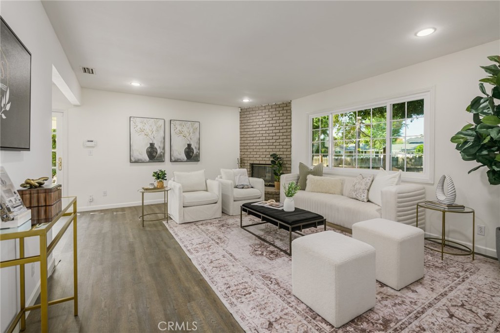 17256 Lemay