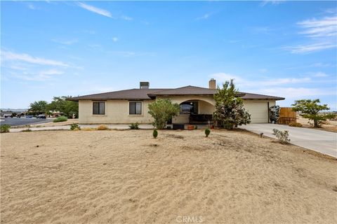 Photo of 16226 Brookfield Drive, Victorville, CA 92394 (MLS # CV25198953)