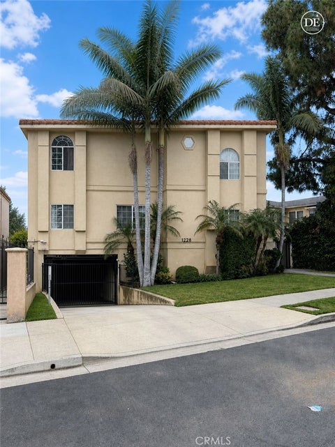 Photo of 5228 Vantage AVE #6, Valley Village, CA 91607 (MLS # SR26207917)