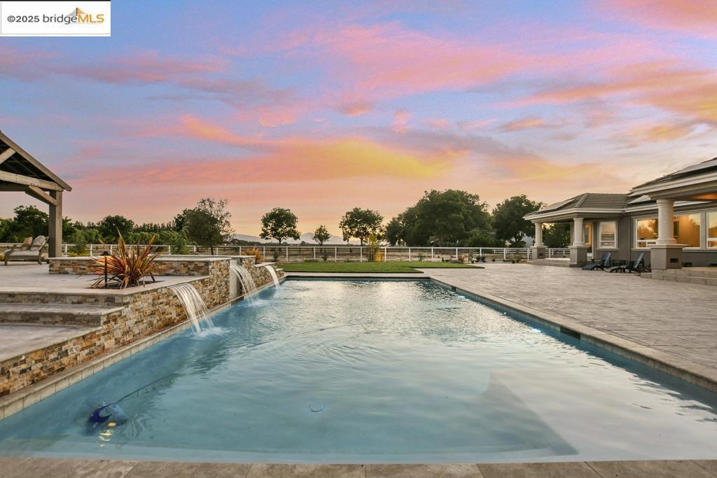 430 Ellisa Ln