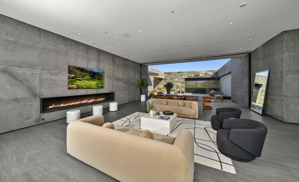 74305 Desert Oasis Trail