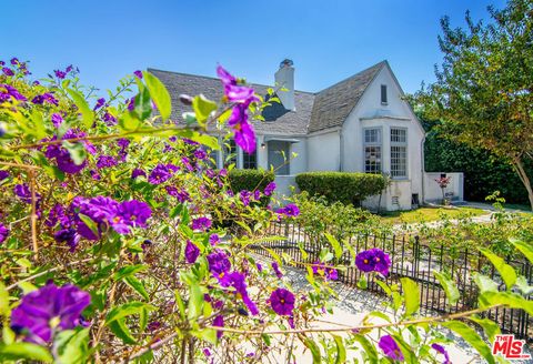 Photo of 1016 S Curson Avenue, Los Angeles, CA 90019 (MLS # 25588341)