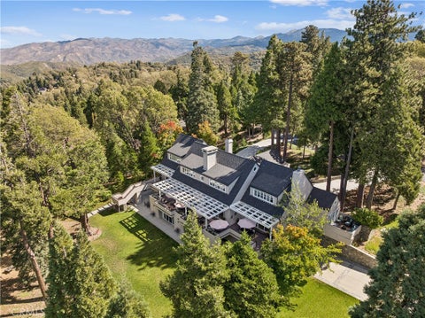 Photo of 28976 Partridge Pl, Lake Arrowhead, CA 92352 (MLS # IG26217072)