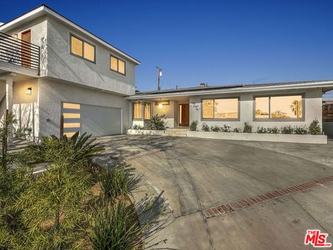 Photo of 5810 S Halm Avenue, Los Angeles, CA 90056 (MLS # 26637845)