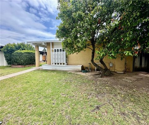 Photo of 117 Clearbrook Lane, Costa Mesa, CA 92626 (MLS # OC25244034)