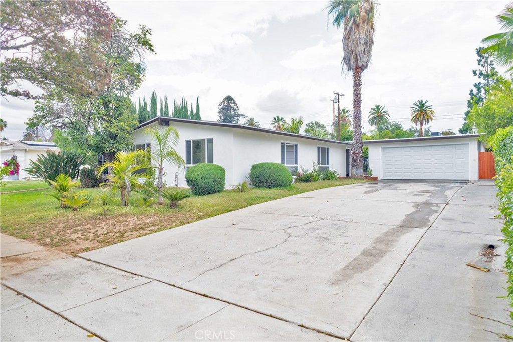 Photo of 979 Kevin Ave, Redlands, CA 92373 (MLS # CV26080069)