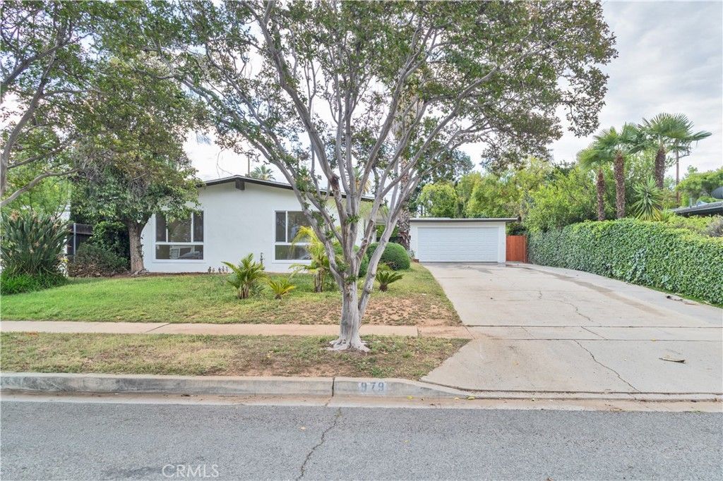 Photo of 979 Kevin Ave, Redlands, CA 92373 (MLS # CV26080069)