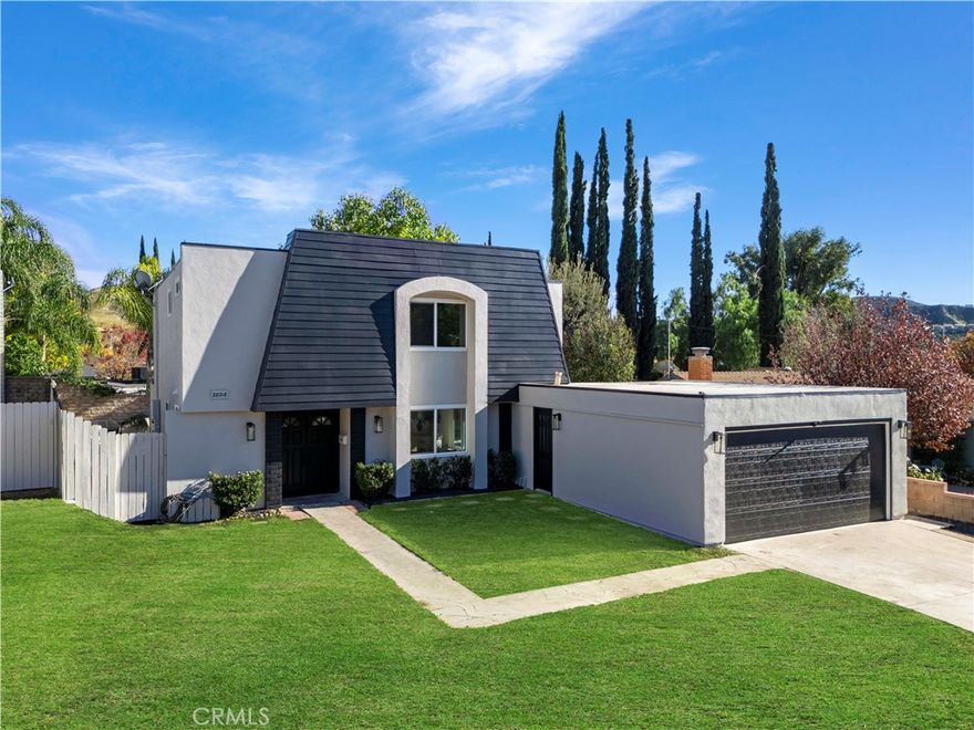 Welcome to 28218 Oaklar Dr, a beautifully remodeled 4-bedroom, 2.5-bathroom two-story home located in one of Saugus’ most desirable and safe neighborhoods. Offering 1,843 sq ft of modern living space on a 6,248 sq ft lot, this residence blends style, comfort, and functionality with no HOA.
The open-concept interior features new flooring, dual-pane windows, and updated finishes throughout. The remodeled white oak kitchen showcases quartz countertops, modern cabinetry, and stainless-steel appliances, perfect for entertaining and everyday living.
Upstairs, the primary suite includes a private en-suite bathroom, while the additional bedrooms provide flexibility for family, guests, or a home office. Step outside to a private backyard oasis complete with a sparkling pool and jacuzzi, ideal for relaxing or hosting gatherings.
Additional highlights include central AC and heating, a brand-new garage door, and an attached two-car garage. Conveniently located near Bouquet Canyon Park, Central Park, and local schools, this move-in ready home offers the best of Santa Clarita living.