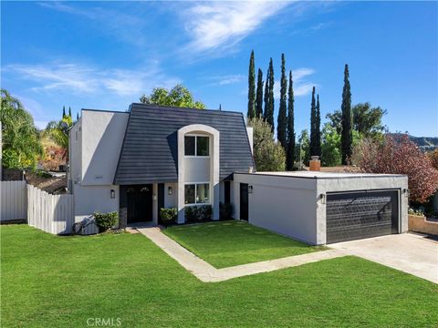 Photo of 28218 Oaklar Drive, Saugus, CA 91350 (MLS # SR25276890)