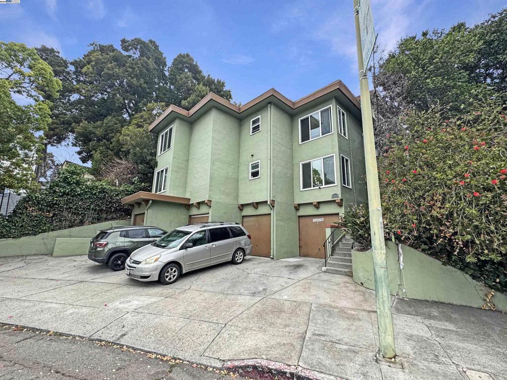 3464 Champion St