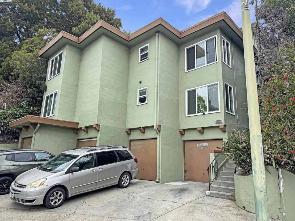 3464 Champion St