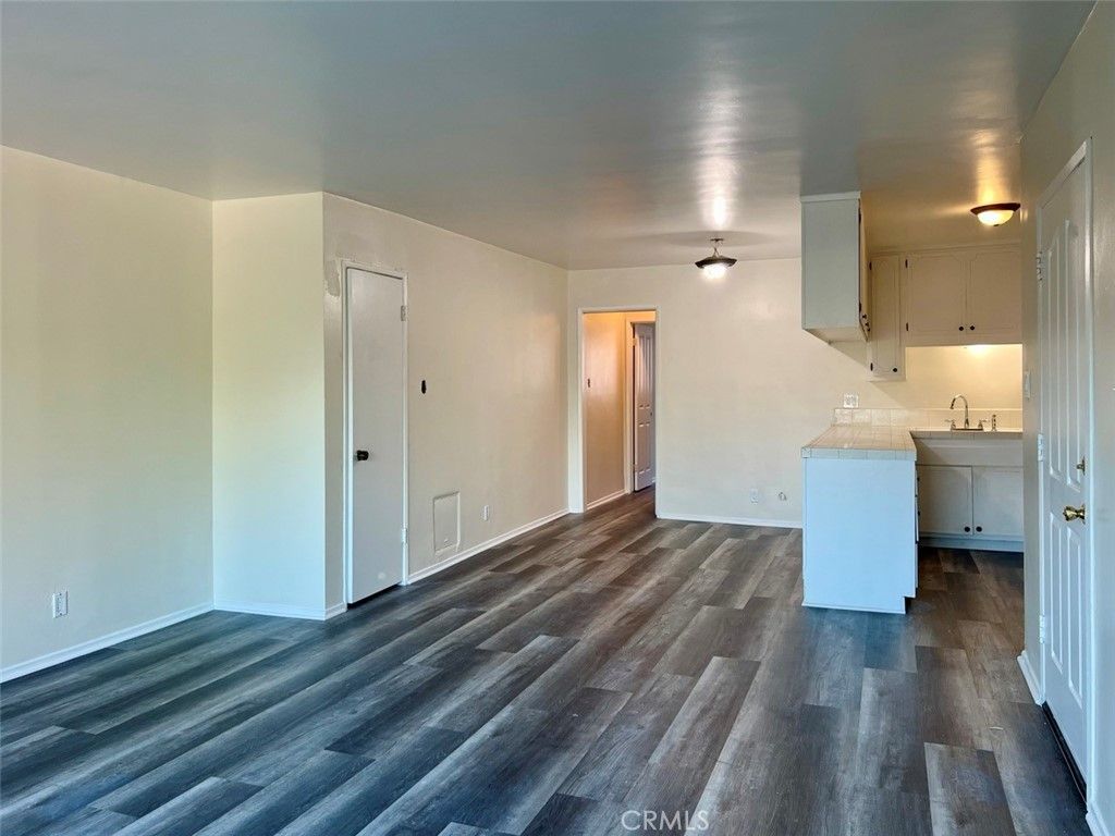 Photo of 406 W Regent St #13, Inglewood, CA 90301 (MLS # AR25280390)