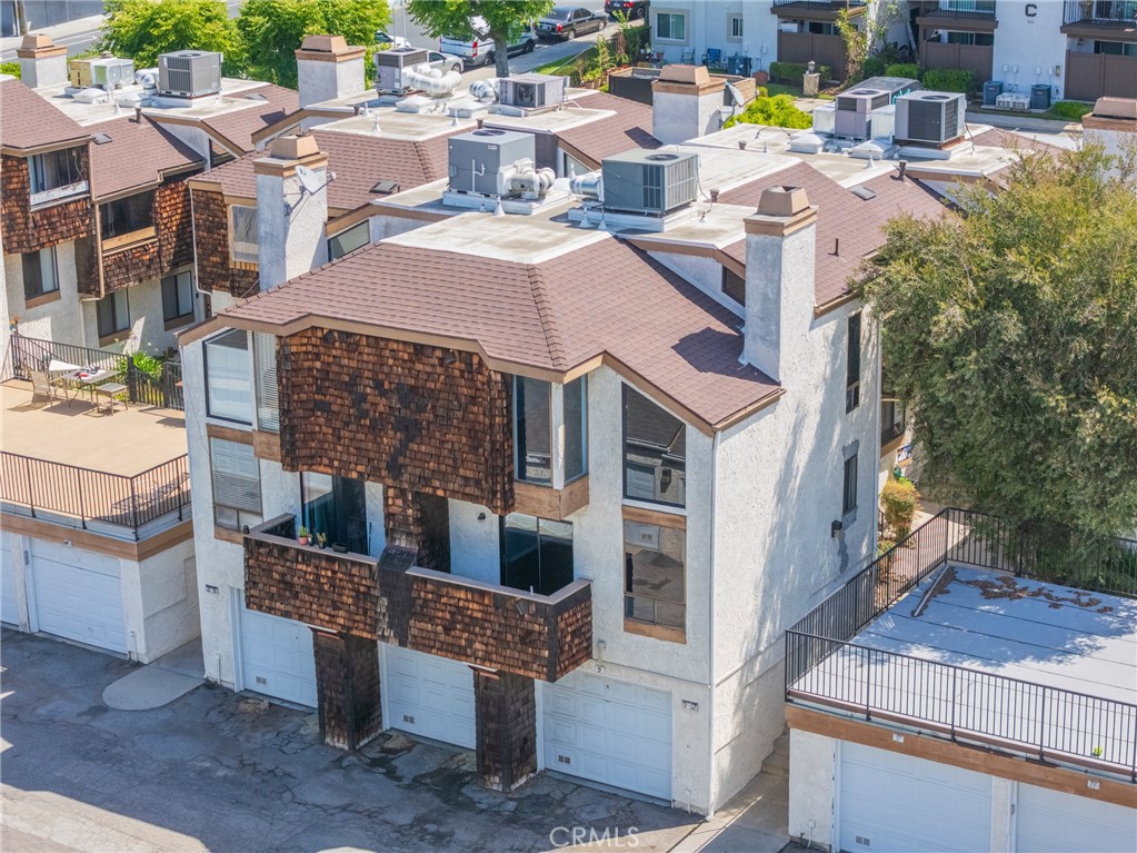 950 W Lambert Road 9