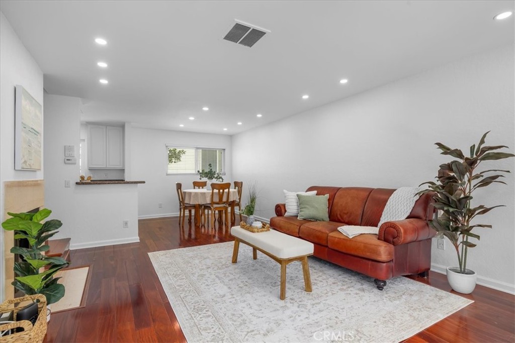 1747 Barry Avenue 103