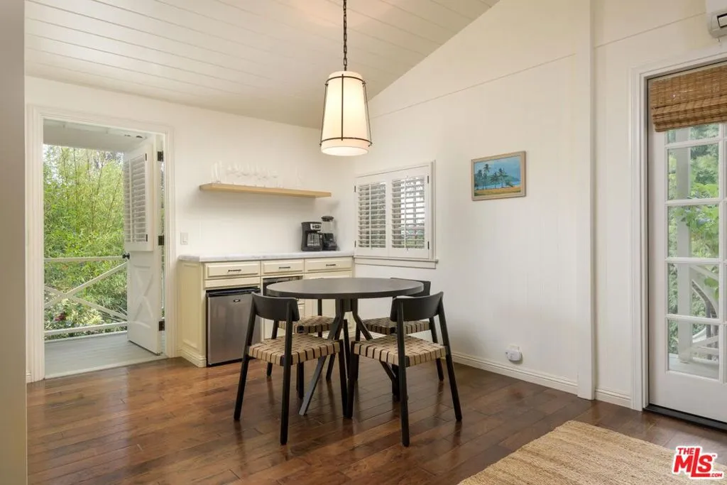 Santa Barbara, California 93108, United States, 5 Bedrooms Bedrooms, ,5 BathroomsBathrooms,Residential,Active,164884