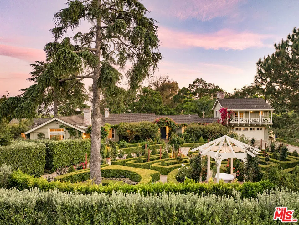 Santa Barbara, California 93108, United States, 5 Bedrooms Bedrooms, ,5 BathroomsBathrooms,Residential,Active,164884