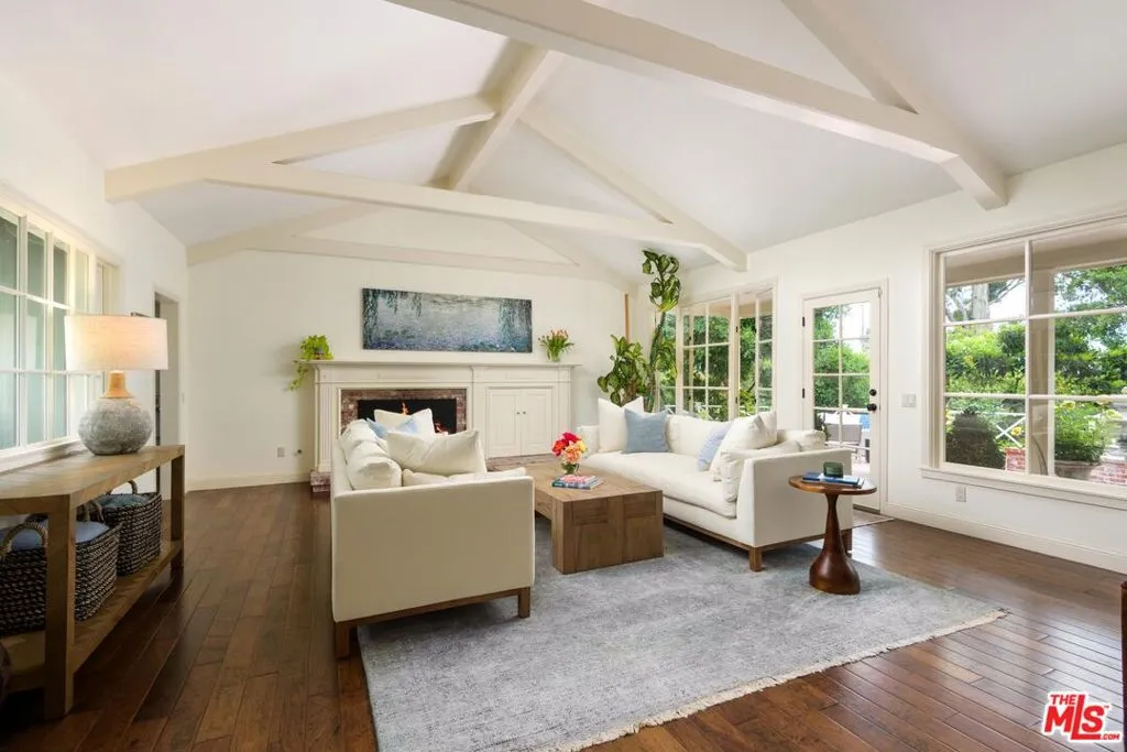 Santa Barbara, California 93108, United States, 5 Bedrooms Bedrooms, ,5 BathroomsBathrooms,Residential,Active,164884