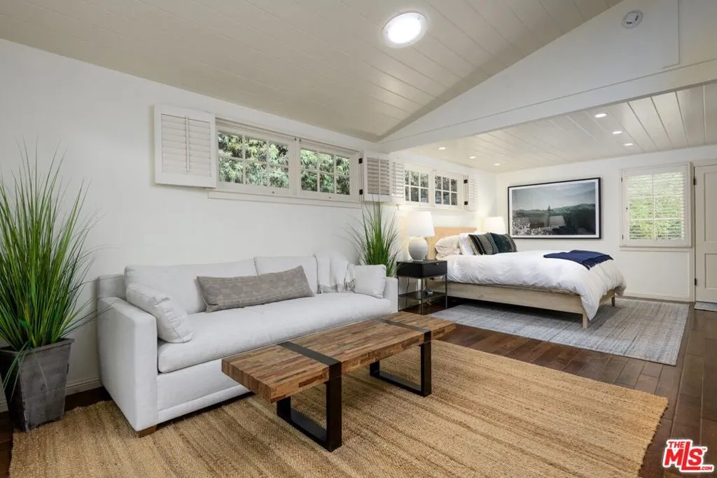 Santa Barbara, California 93108, United States, 5 Bedrooms Bedrooms, ,5 BathroomsBathrooms,Residential,Active,164884