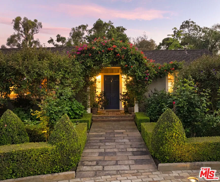 Santa Barbara, California 93108, United States, 5 Bedrooms Bedrooms, ,5 BathroomsBathrooms,Residential,Active,164884