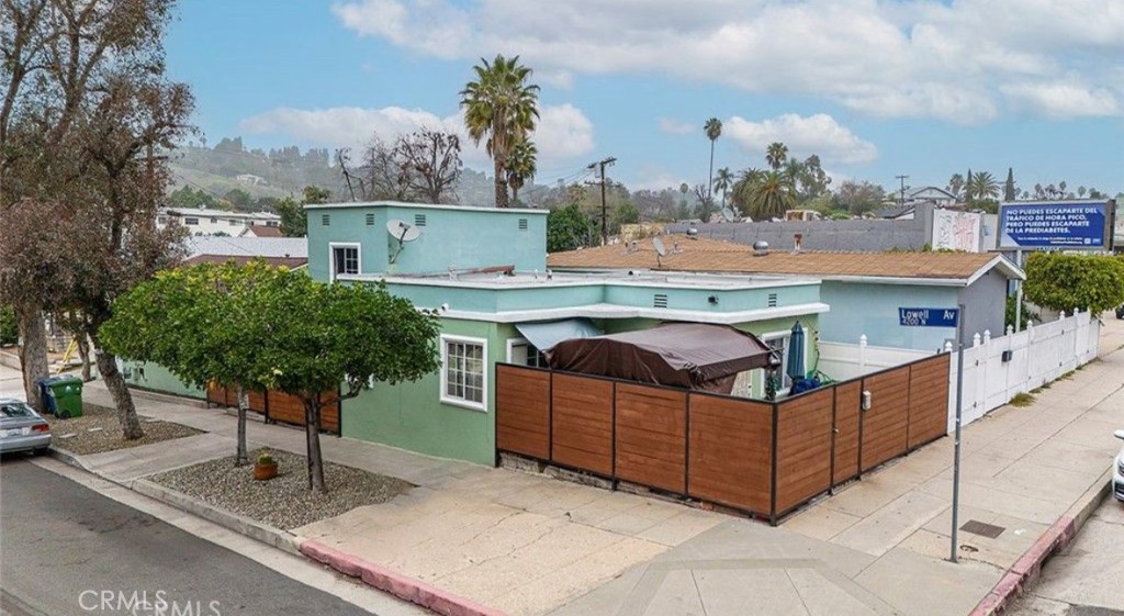 4206 Lowell