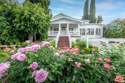 Photo of 4149 Mammoth Avenue, Sherman Oaks, CA 91423 (MLS # 26666151)