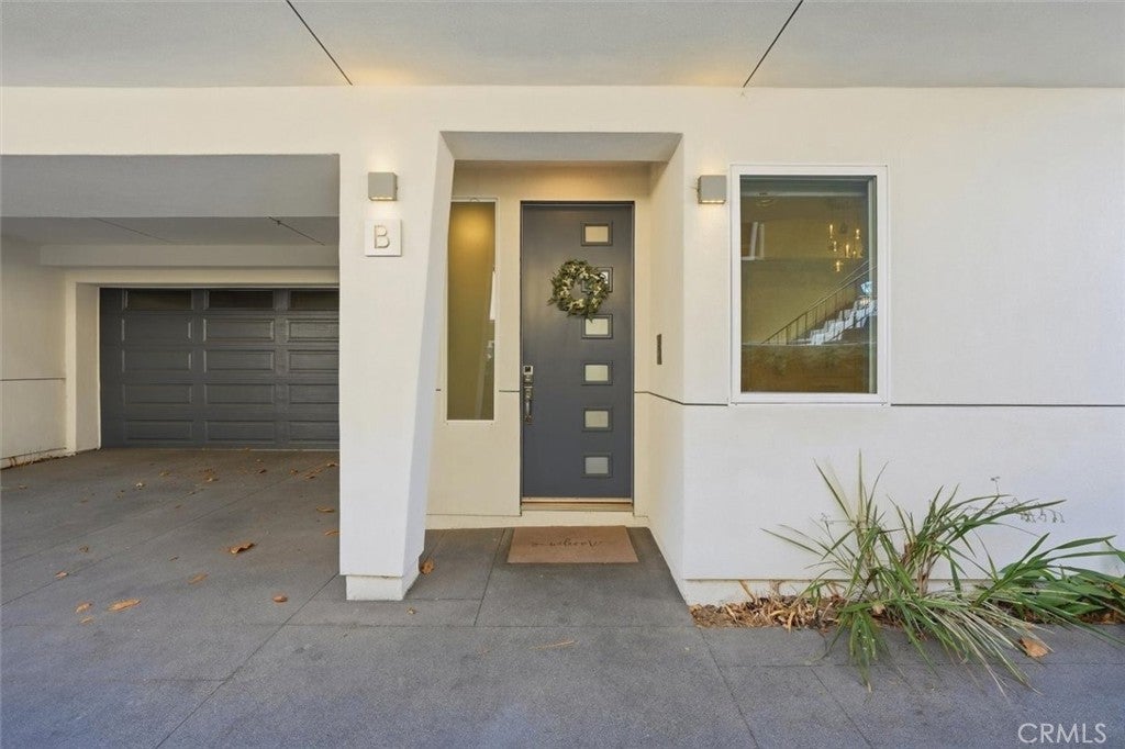 2307 Vanderbilt Lane B