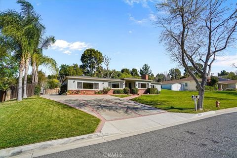 Photo of 22573 Arriba Drive, Saugus, CA 91350 (MLS # SR26048082)
