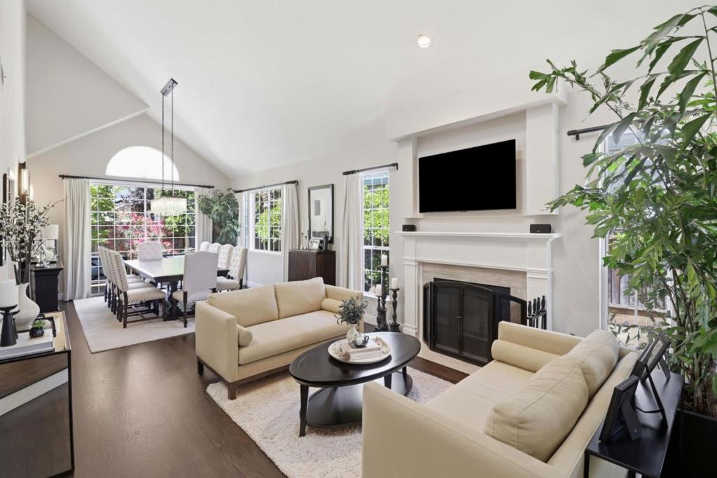 811 Schooner Bay Drive