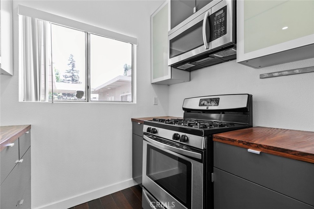 4859 Coldwater Canyon 12