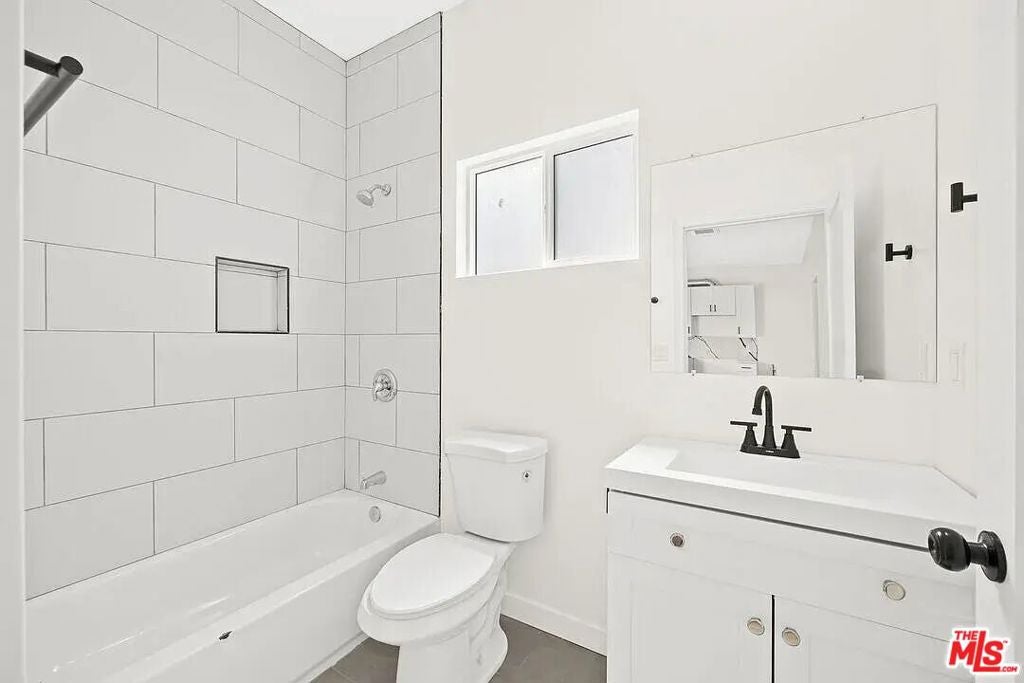 438 E 56th Street