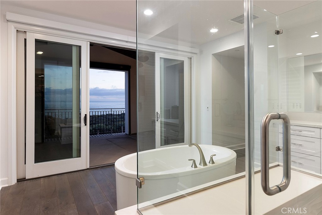 Sea Summit - Residential
