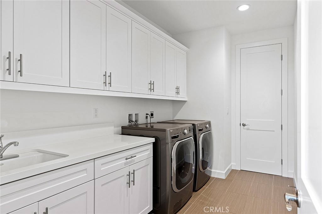 Sea Summit - Residential