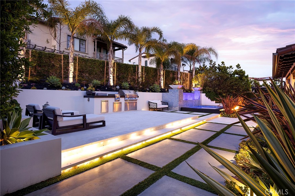 Sea Summit - Residential