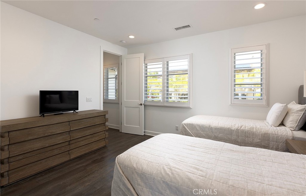 Sea Summit - Residential