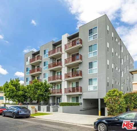 Photo of 1215 S Bedford Avenue #105, Los Angeles, CA 90035 (MLS # 25622795)