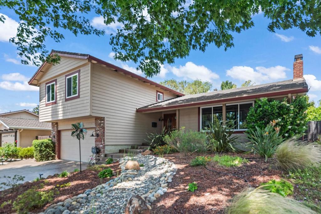 Properties 1 751 Chopin Drive