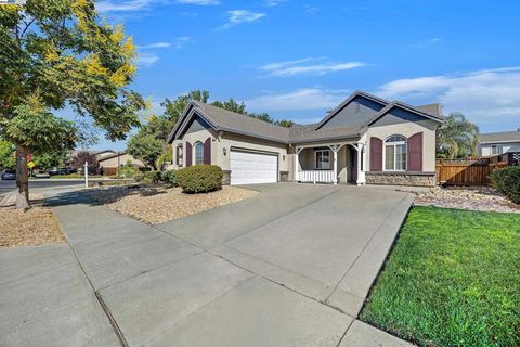Photo of 655 Ray St St, Brentwood, CA 94513 (MLS # 41115799) Photo of 655 Ray St St, Brentwood, CA 94513 (MLS # 41115799)