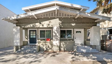 Photo of 911 W 40th Pl, Los Angeles, CA 90037 (MLS # SB25272875)