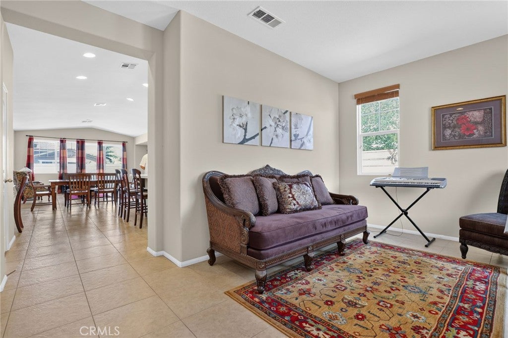 5821 Kingsbury