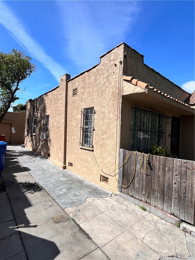 1634 W Parade