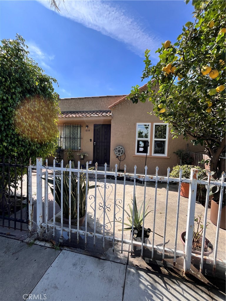 1634 W Parade