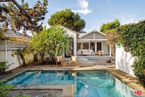 Photo of 1016 Indiana Court, Venice, CA 90291 (MLS # 25625455)