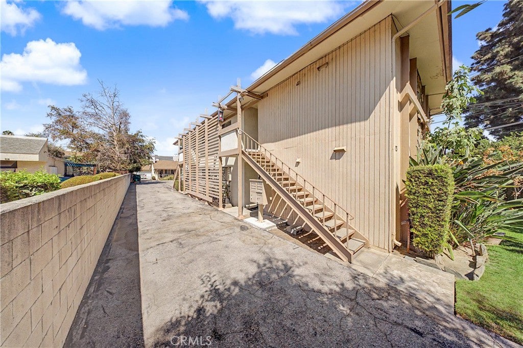 2521 S 6th