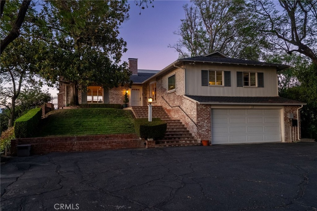 2121 Arroyo Drive