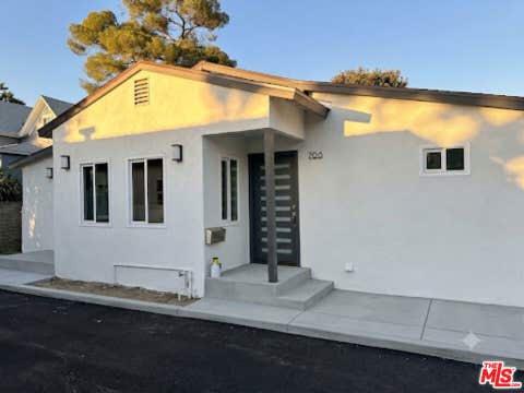 Photo of 708 N El Molino Avenue, Pasadena, CA 91104 (MLS # 26835787)
