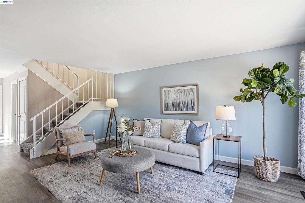 1235 Marina Cir