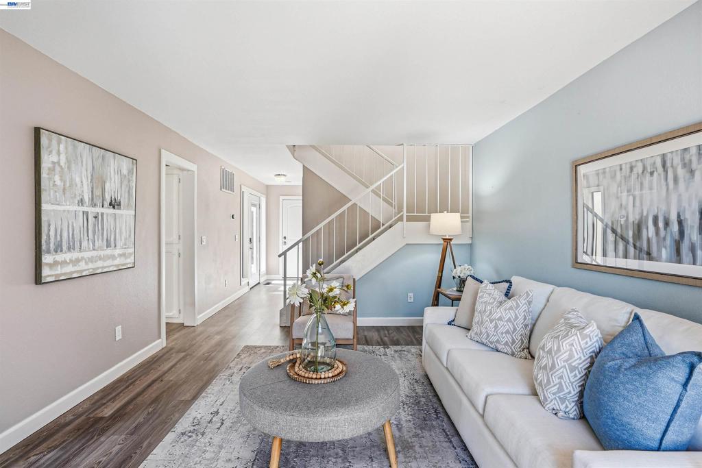 1235 Marina Cir